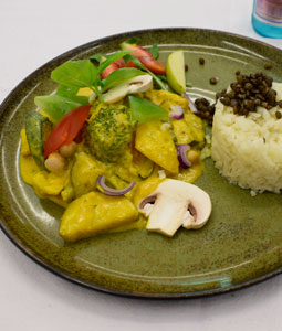 Veganes Gemüse-Curry mit Naturreis und Bio-Linsen